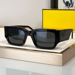 Popular Sunglasses For Men Women Designer 40131 Summer Fashion Stylish High Street Traveller Style Anti-Ultraviolet Retro Plate Square Full Frame Glasses Random Box
