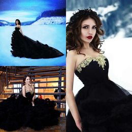 Elbiseler Ruffles Quinceanera 2021 Siyah Özel Yapım Sevgilim Boyun Altın Dantel Aplike Boncuk Prenses Tatlı 16 Doğum