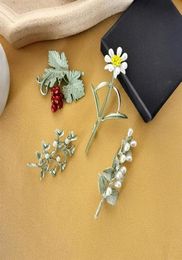 Pins Brooches Garden Brooch Pearl Beads Plant Corsage Custom Grape Daisy Bag Clothes Coat Sweater Lapel Jewellery Gift For Women Wif5577115