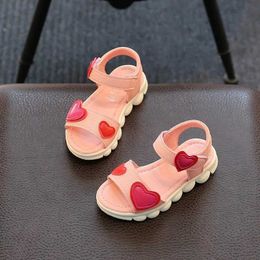 Sandals 2024 Spring/Summer New Childrens Sandals Korean Fashion Open Toe Shoes Hook Loop Cute Love Heart Girls Casual Beach Shoes