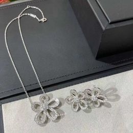 Fashion Colorless High Setting Large Flower Necklace for Women Plated with 18k Full Diamond Sun Fairy Collar With logo
