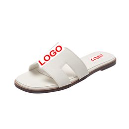 Designer läder damer sandaler 2024-5 sommar plattskor mode strand kvinnor tofflor brev drag