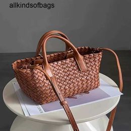 Cabat Tote Bag Bottegvenets Handbag French Handmade Woven Handheld Vegetable Basket Womens 2024 New Highend Single Shoulder Crossbody Versatile frj