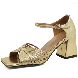 Sandals Luxury Gold Silver Women's Summer 2024 Open Toe Casual Medium Heel Straps Party Shoes Designer Strap Flip Flops For Girl