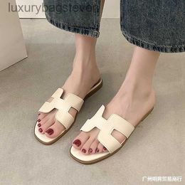 Fashion Original h Designer Slippers Wearing Highend Open Toed Flat Bottoms Outside Wearing Super Red Cool Slippers Fairy Style Slippers with 1:1 Brand Logo