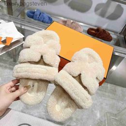 Fashion Original Hremms Designer Slippers Top Matching Autumn Winter New Fur Slippers Womens Fur Fur Wool Slippers Casual Wear Thick Soles with 1:1 Logo