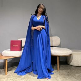 Eleganckie długie królewskie niebieskie szyfonowe sukienki wieczorne z Cape A-Line V-Neck plisowane muzułmańskie podłogę Długość zamek błyskawiczny