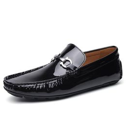 Men's Casual Shoes Fashion Embossed Leather Men Retro British Style Tassels Loafers Mens Slip-on Outdoor Driving Flats Dress Shoes For Boys Party Boots eu38-45