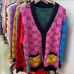 2022 Cardigan de suéter de suéter casual Cardigan Novo Autumn Loose Feminino Camelo Color V malha de gola alta