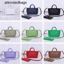 Cabat Tote Bag Bottegvenets Handbag 2024 New Womens Mini Vegetable Basket Small European and American Trend Weaving Fashion Handheld Crossbody frj 99NK