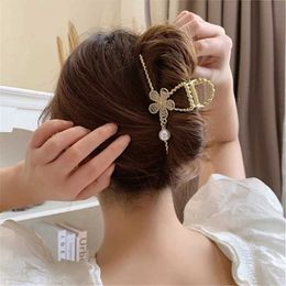 Andra modeblomma hår CLS för kvinnor Kvinna Elegant hårnål Crab Pearl Metal Hair Clips Hair Smycken Tillbehör DREDMENTER