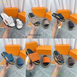 Slippers 2024 Designer Slippers Slides Pool Pillow Platform Sandals Classic brand Summer Beach Outdoor Scuffs Casual Shoes Embossed Soft Fl