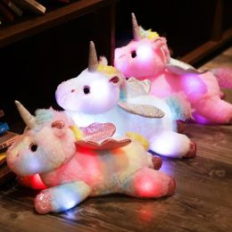 Heißer Verkauf lachender Plüschpuppenfarbe Einhorn Plüschspielzeug beruhigend mit dem Regenbogenpony Plüschpuppe Kinder Weihnachtsgeschenk kostenlos Ups