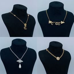 Plated Gold Designer Pendant Necklace Sier High Quality Titanium Steel Brand Letter Crystal Pearl Necklaces Link Chains Lovers Christmas Jewelry s