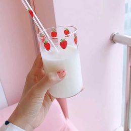 Tumblers 1pc 300ml Strawberry Coffee Mugs Cute Glass Cup with Straw Creative Transparent Water Drinking Kitchenware Desktop Decoration H240506