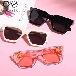 Solglasögon Nya pojkar och flickor Fashion Square Solglasögon för barn Retro solglasögon UV -skydd Klassiska barnsglasögon wx