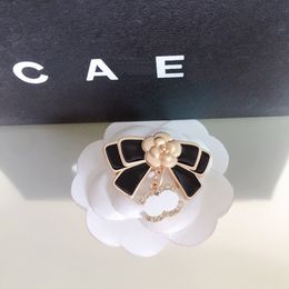 Boutique 18k Gold-Plated Brooch Brand Designer With Bow Shaped Design Fashionable Trendy Girl Brooch High-Quality Boutique Gift Brooch Box