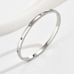 Dignified and elegant design feel bracelet New trendy from womens diamond inlay simple cool with cart original bracelets