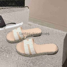 Canali sandali scarpe da donna designer estate pantofole di lusso catena di panoramica nera color albicocche in pelle sandalo all'aperto spiaggia balneare casa piatta