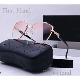 Chanells Luxus -Designer -Marke Sonnenbrille Designer runden coole Sonnenbrille Hochqualitätsblack Brillen Frauen Männer Chanells Sandal Free Versand 686