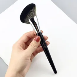 Makeup Brushes 1Pc Sickle Shape Shadow Brush Single Halo Dyed Bevel Repair Multifunctional Contouring Professional