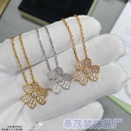 Fashion Van Precision S925 Pure Silver Clover Full Diamond Necklace Light Luxury Womens Sky Star Pendant Collar Chain With logo