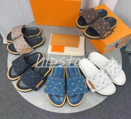 Slippers Designer Slippers Pool Pillow Slides Platform Sandals Classic brand Summer Beach Outdoor Scuffs Casual Shoes Embossed Soft Flat Sh