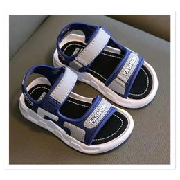 Childrens and Girls Sandals 2023 Korean Edition weicher Einzelschlupf mittelgroßer Schuljungen Baby Beach 240426