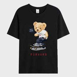Men's T-Shirts 2024 Summer Mens T-shirt Teddy bear on a skateboard Printed T-shirt Casual Sports Short slve Oversized T Shirt Men Clothes T240506