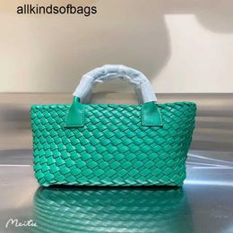 Cabat Tote Bag Bottegvenets Handbag French Woven Handheld Vegetable Basket Womens 2024 New Highend Single Shoulder Crossbody frj
