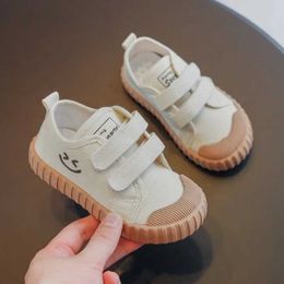 Sneakers 2023 New Boys and Girls Baby Canvas Shoes Non slip Soft Cute Childrens Canvas Shoes Boys and Girls Preschool Sports Shoes Childrens Casual Shoes Q240506