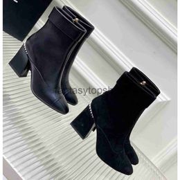 Chanelllies Designer Channeles new Boots first Shoes layer 2023 cowhide high top shoes tied round head thick sole casual shoes tide Martin boots European station WNN