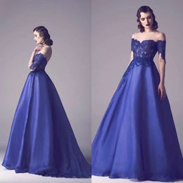 Niebieski na ramionach koronkowy wieczór królewski krótkie rękawy zamiatanie pociągu Długie sukienki druhny fadwa baalbaki projektantów imprezowych sukienki