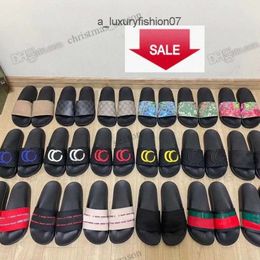 Hot Slides Sandal promotions 19.99 can harvest slippers the buyer bears freight Bee tiger cat snake flower Rubber Flat Blooms Strawberry ggitys 4PAX