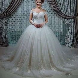 Kleid Brautkleider eleganter Ball langärmelige Perlenspitzenapplikationen 2021 Sweep Zug Tüll bedeckte Knöpfe zurückgepenn