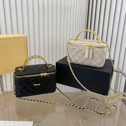 10A Fashion Holder Mini Makeup Handbag With Diamond Hardware Metal Clasp Mirror Chain Gold Handle Handbag Leather Bags Luxury Bag Women Agxa