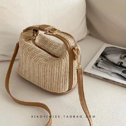 Woven Beige Grass Crossbody Bag Boho-chic Handbag Crochet Straw Shoulder Bag Summer Beach Bag Women Makeup Bag Travel Bag 240420