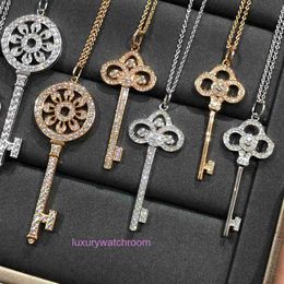 Luxury Tiifeniy Designer Pendant Necklaces HANDI High Quality Jewellery Key Set with Diamond V Gold Necklace Flat Replacement Collar Chain