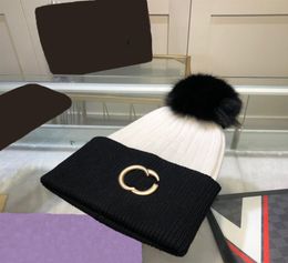 Womens Caps Knitted Cap Designer Hat Women Hats Winter Fox Ball Detachable Fashion Cashmere Brand Luxury Weote4654774