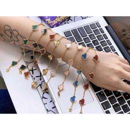 2024 luxury clover four designer fashion charm bracelets for girls women 18K gold silver black white red green brand bracelet wedding party jewelry