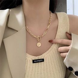 Pendant Necklaces Vintage Carved Coin Thick Chain OT Buckle Necklace Bohemian Punk 14k Gold Round Collar Choker Necklace Fashion Women Golden Jewelry