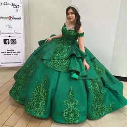 Gröna klänningar quinceanera mörk underbar med paljetter applikation satin tiered boll klänning från axel söt 16 födelsedagsfest prom formell kväll slitage vestidos