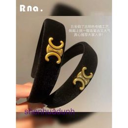 Factory Outlet wholesale Triumphal Arch Velvet Hair Hoops for Women in Autumn and Winter High Grade Head Top Black Temperament Clip Headband Accessories