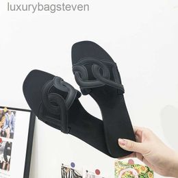Fashion Original h Designer Slippers New Red Hollow Out Flat Bottom Sandals h Pig Nose Lazy Slippers Women Summer Slippers with 1:1 Brand Logo