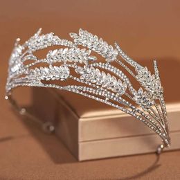 Headbands Baroque Crown Bride Elegant Hair Accessories for Brides Suitable Women Tiaras Party Queens Q240506