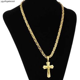 Religious Jesus Yellow Gold Cross Necklace Men Gold Color Crucifix Pendant with Chain Necklaces Male Necklace Jewelry