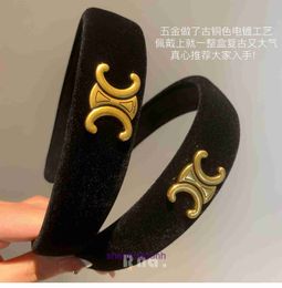 Factory Outlet wholesale Korean Jewellery Triumphal Arch velvet headband for women in autumn and winter elegant high skull top black small fragrant hair clip