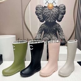 Chanelllies Boots Lady Channeles Designer patikleri lüks yağmur bot düz kauçuk ayakkabılar kare ayak parmağı kadın yağmur botları kalın topuk taban ayak bileği wome kauçuk yüksekliği 32cm