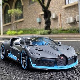 Diecast Model Cars 1 32 Bugatti Veyron Divo alloy sports car model die cast metal toy car model simulated sound and light series childrens giftsL2405