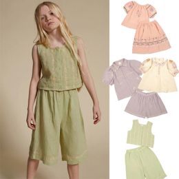 Childrens clothing girl dress APO brand summer childrens T-shirtshorts flower cotton beautiful embroidery cute baby clothing set 240424
